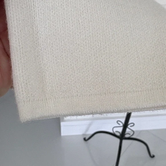 Elegant Cream Fringed Knit Blazer - Picture 4 of 11